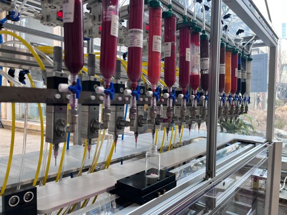 립 팩토리가 고객 맞춤형 립 메이크업 제품을 제조하고 있다. 사진=정상희 기자