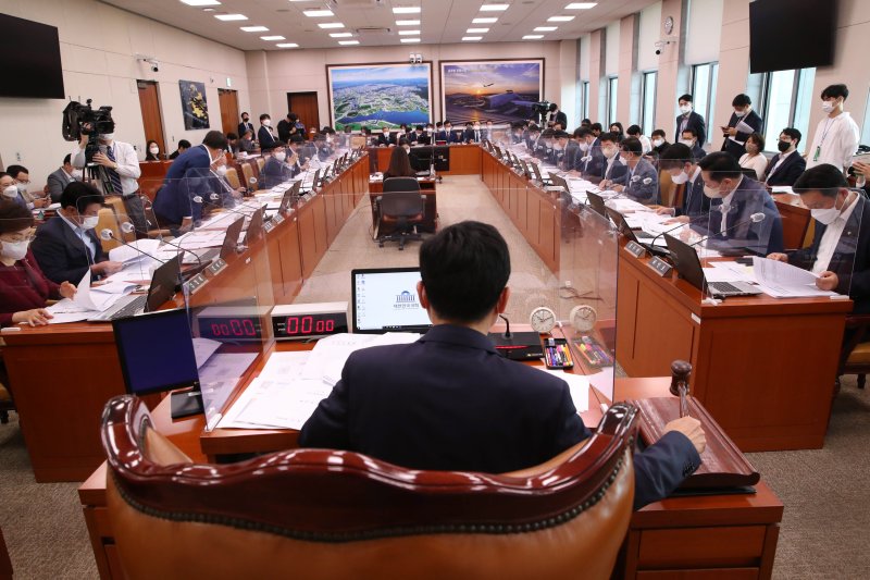 '악성 임대인' 신상공개법, 국토위 소위 통과