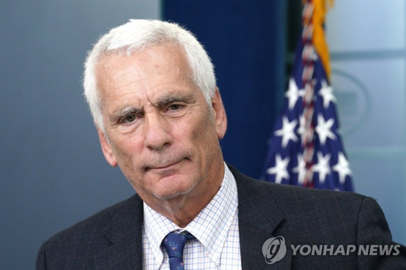 번스타인 백악관 경제자문위원회(CEA) 위원 White House Council of Economic Advisers member Jared Bernstein speaks at a press briefing at the White House in Washington, DC on Monday, July 18, 2022. Bernstein said the economy is experience both positive and negative trends. Photo by Yuri Gripas/UPI