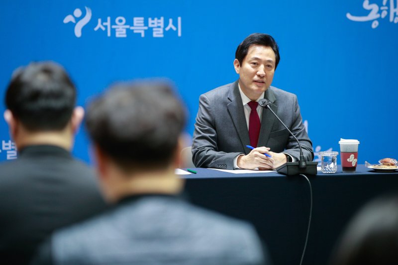 오세훈 서울시장이 1월30일 서울시청에서 열린 출입기자단 신년 기자간담회에서 취재진 질의에 답하고 있다. 2023.1.30/뉴스1 ⓒ News1 안은나 기자