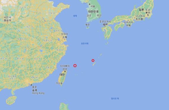 왼쪽 빨간 원이 센카쿠 열도, 오른쪽 빨간 원이 야나하섬. 구글맵