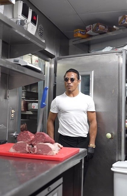 튀르키예 출신 유명 요리사 누스레트 괵체(39). (인스타그램 'nusr_et' 갈무리)