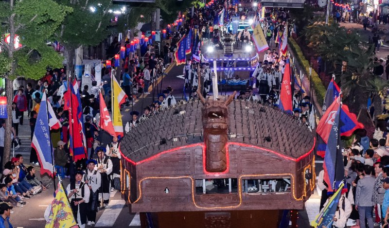 여수거북선축제, 통제영 길놀이. /뉴시스