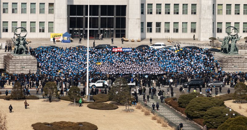 민주, 국회서 3000명 동원 규탄 대회…李 “尹, 뭐 그리 겁 없나”