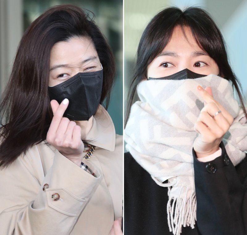 전지현과 송혜교(오른쪽)가 패션 행사를 위해 19일 인천공항을 통해 출국했다. ⓒ News1 권현진 기자