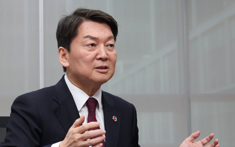 안철수 “마포을 정청래에 자객 공천”...정청래 “니가와라 안철수”