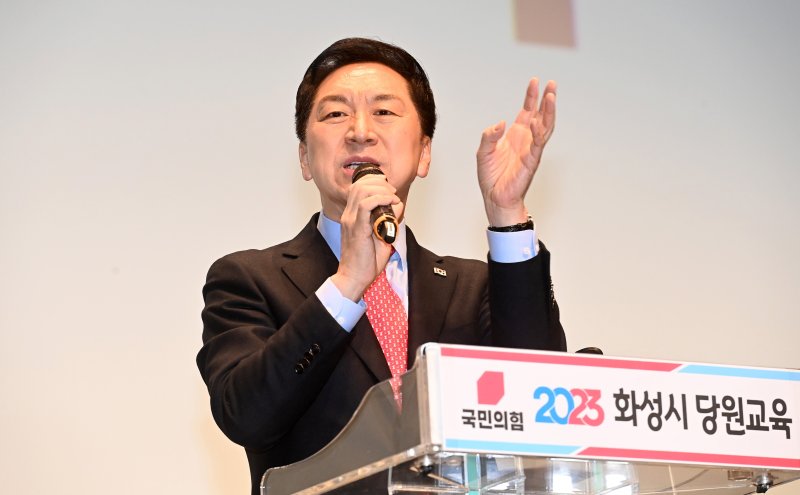 "윤핵관 나쁜 사람들 아냐" 김기현 발언에 이준석 맞받아친 말이...