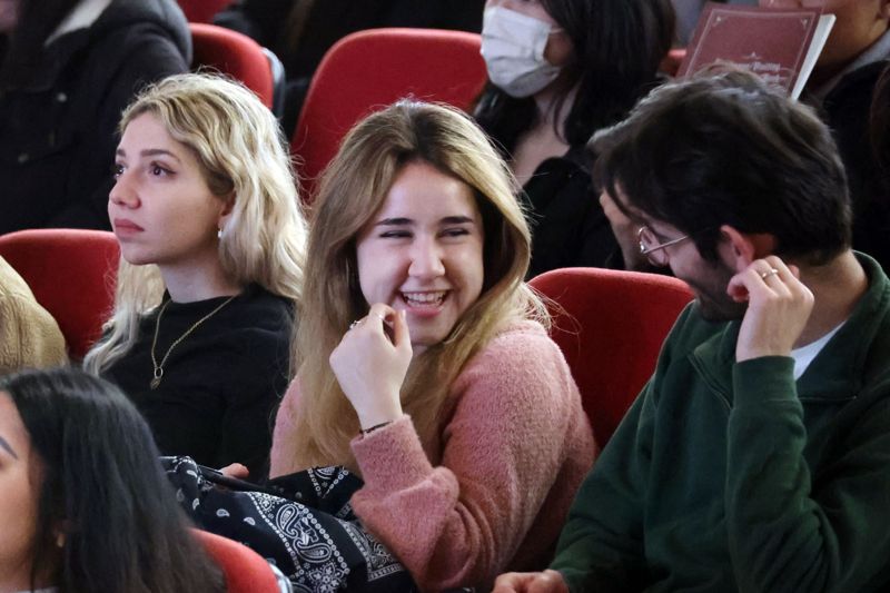 고려대학교 외국인 유학생 오리엔테이션이 20일 서울 성북구 고려대학교 인촌기념관에서 열려 유학생들이 학교 관계자의 설명을 주의깊게 듣고 있다. 사진=서동일 기자