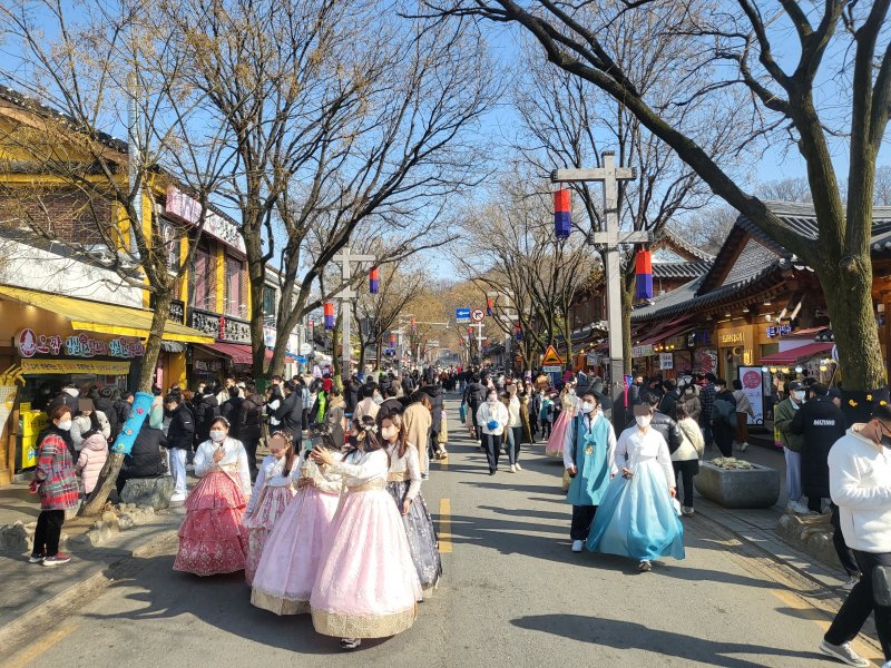 전주한옥마을 관광객 회복…지난해 1129만명 찾아