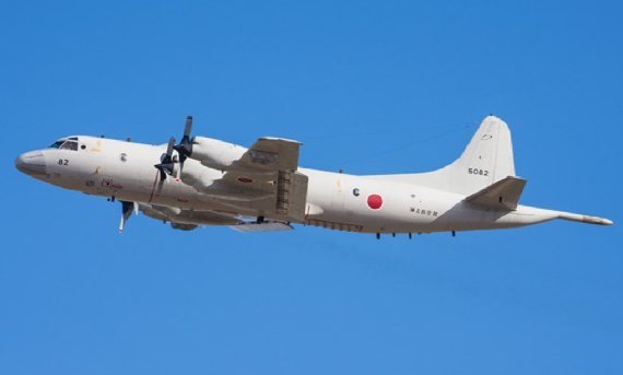 일본 P-3 해상초계기. 일본은 P-3 80여대와 가와사키중공업이 제조하는 P-1 30여대를 보유하고 있다. 신형 P-1은 최대속도, 항속거리, 최대이륙중량 등 모든 면에서 P-3보다 우수하다. P-3의 항속거리는 4천여㎞지만, P-1은 8천여㎞에 달한다. 최대속도도 P-1은 996㎞/h이나 P-3는 750㎞/h에 그친다. 최대이륙중량은 P-1이 7만9천700㎏, P-3가 6만4천400㎏이다. 일본은 P-1 보유대수를 70여대로 늘릴 계획으로 알려져 있다. 한국은 2020년대 중반에 도입될 미국 보잉 P-8A 6대를 포함해도 기 보