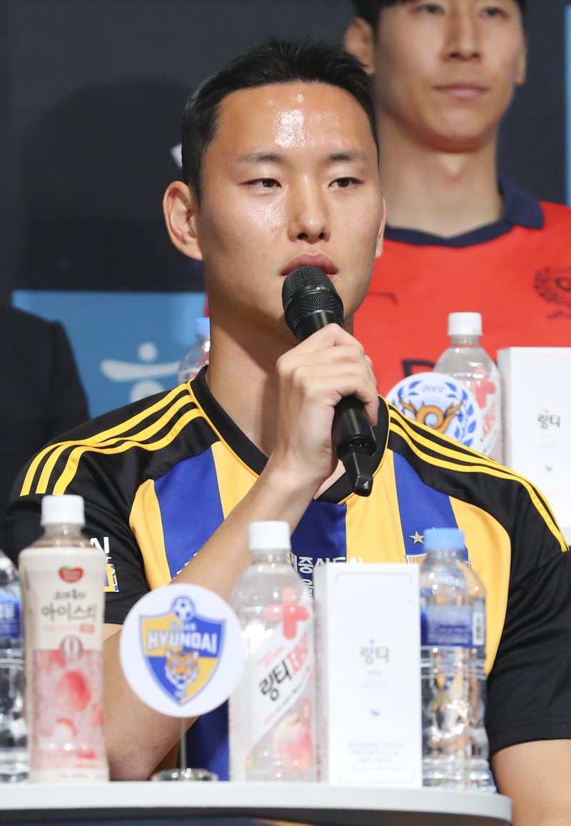 [서울=뉴시스] 최진석 기자 = 울산현대 정승현이 20일 서울 서초구 더케이호텔서울에서 열린 하나원큐 K리그 2023년 개막 미디어 데이에서 시즌 각오를 밝히고 있다. 2023.02.20. myjs@newsis.com