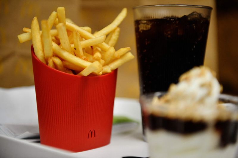 프랑스 맥도날드에서 재활용 가능 감자튀김 용기를 선보였다. / 사진=연합뉴스