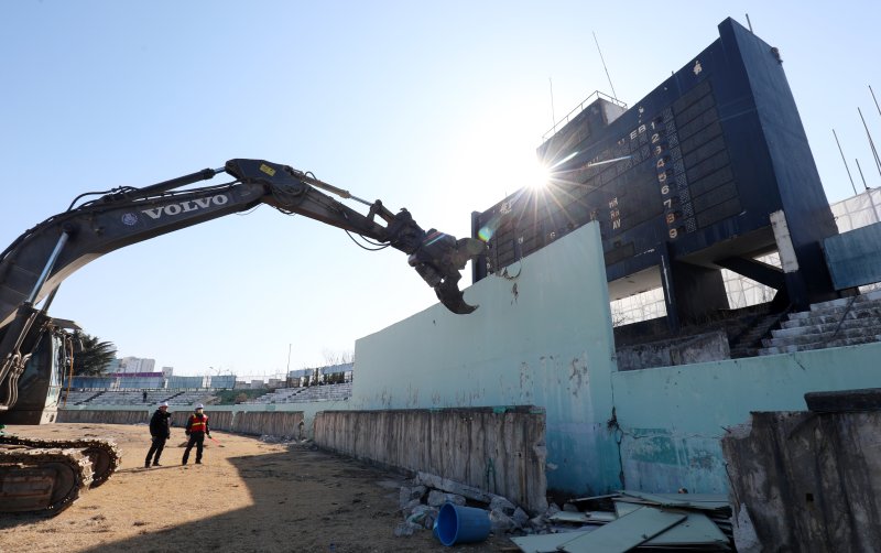 전북 전주 종합경기장 개발을 위해 지난해 야구장이 우선 철거됐다. 뉴스1