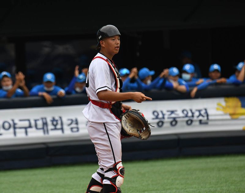 ‘스카우터 변신’ 김재현이 곤지암에 떴다 … 그에게 SSG의 젊은 미래를 물었다