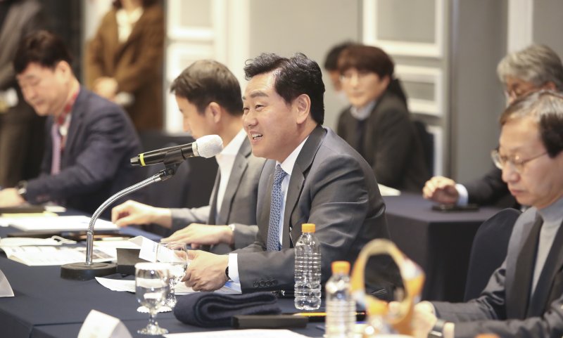 22일 서울 켄싱턴 호텔에서 연린 전라북도 금융도시 추진위원회 출범식에서 김관영 도지사가 발언을 하고 있다.2023.2.22.(전북도 제공)/뉴스1