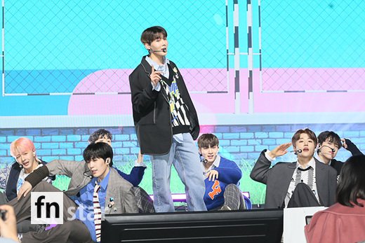 [포토] 하우, 'HOW R U' - 헉스