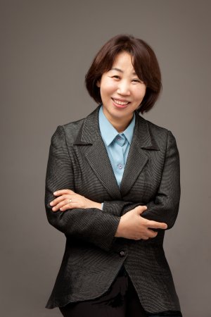 [fn광장] 쑥도 참깨 사이에서는 곧게 자란다