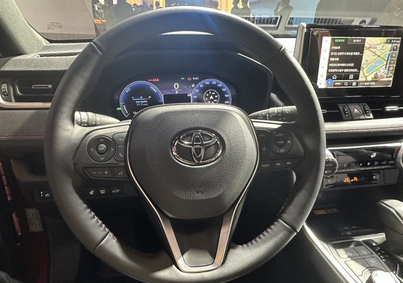 도요타 라브4의 핸들 및 계기판의 모습 2023.2.22/뉴스1 ⓒ News1 금준혁 기자