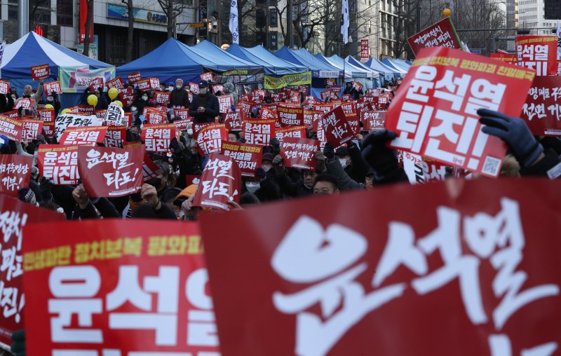 "尹 퇴진이 추모다" 민노총, 北서 시위구호까지 지령 받았다