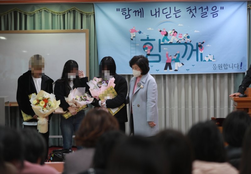 퇴소식에 선 아이들 [촬영 박성제]