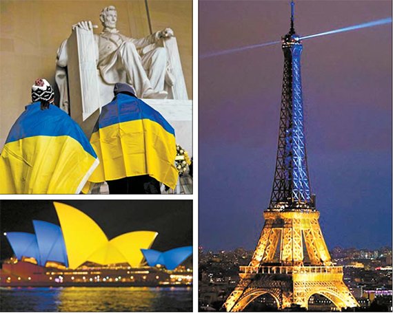 러시아의 우크라이나 침공 1주년을 맞아 세계 여러 곳에서 우크라이나를 지지하는 행사들이 열렸다. 위 왼쪽 사진부터 시계방향으로 25일(이하 현지시간) 미국 워싱턴DC 거주 우크라이나인들이 우크라 국기로 감싼채 링컨 추모비에서 집회를 갖고, 지난 24일 프랑스 파리에서는 에펠탑 상부를 우크라이나 국기와 같은 색의 조명으로 비추며 지지를 나타냈다. 또 같은날 호주 시드니 오페라하우스 지붕도 청색과 노란색 조명으로 우크라 전쟁 1년을 알렸다. AFP 로이터 연합뉴스