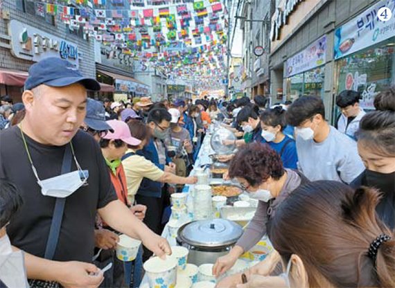 2022년 의정부 부대찌개 축제에 참여한 시민들의 모습