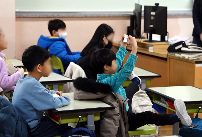 서울 광진구 광장초등학교 교실에서 학생들이 수업을 받고 있다. 2023.1.30 /뉴스1