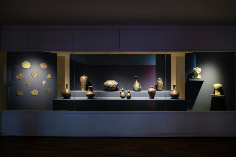 고전과 현대·동양과 서양을 넘나드는 신미경의 '비누조각' 코리아나 화장박물관 소장 유물(동경)과 신미경, 화석화된 시간 시리즈.[코리아나미술관 제공. 재판매 및 DB 금지]