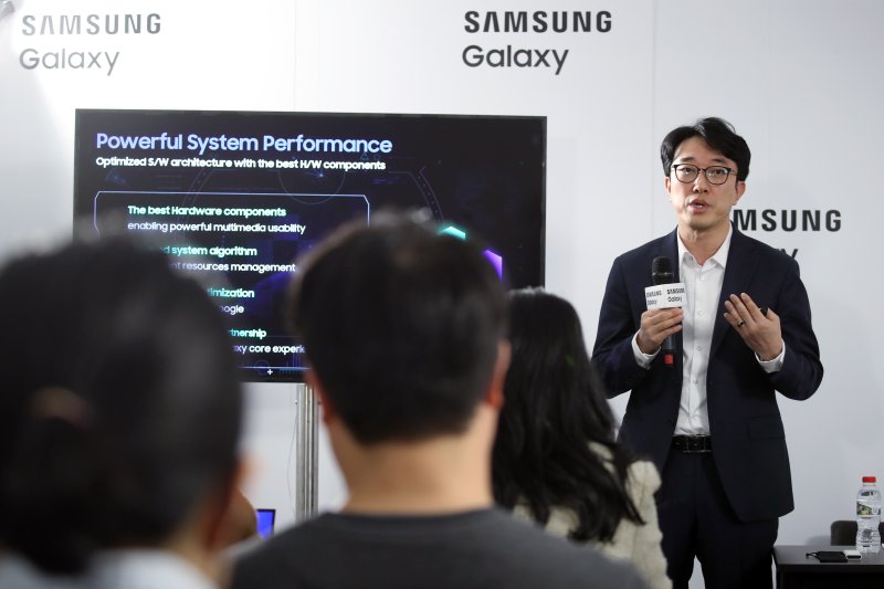 최원준 삼성전자 MX사업부 개발실장(부사장)이 미디어 브리핑을 통해 갤럭시S23의 성능 비결에 대해 소개하는 모습. 2023.2.27/뉴스1 ⓒ News1 박정호 기자