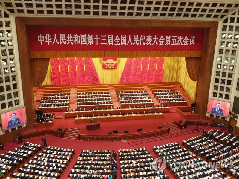 2022년 3월 5일 중국 베이징 인민대회당에서 전국인민대표대회(전인대)가 개막했다. 중국 정부는 올해 국내총생산(GDP) 성장률을 5.5% 안팎으로 제시했다.<div id='ad_body2' class='ad_center'></div> 사진=연합뉴스