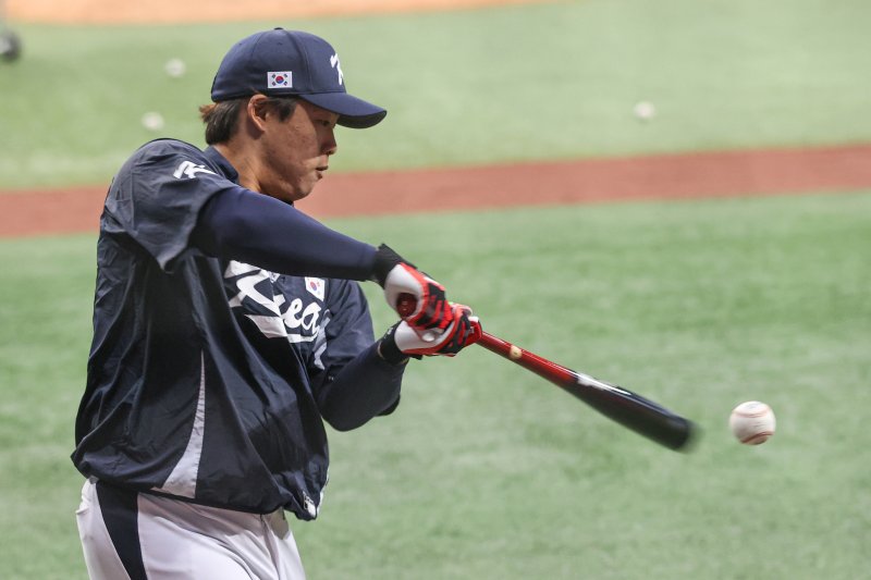 2일 오후 월드베이스볼클래식(WBC) 대표팀 강백호가 서울 구로구 고척스카이돔에서 열린 팀 훈련에서 타격 훈련을 하고 있다. 6번 타순으로 나설 것이 유력하다. /연합뉴스