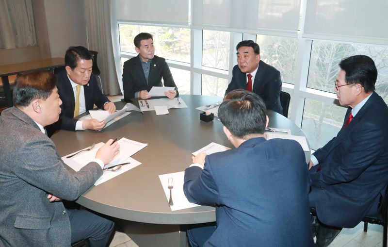마구잡이 정당 현수막 강제철거 가능할까..울산시 정부에 건의 나서