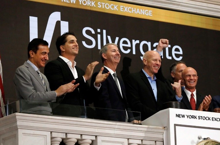 2019년 11월 NYSE 상장 당시 실버게이트 경영진들이 개장벨을 울리고 있다. ⓒ 로이터=뉴스1