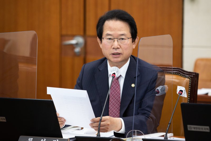 與, 노동시장 이중구조 개혁 나선다... 尹정부 노동개혁 힘싣기