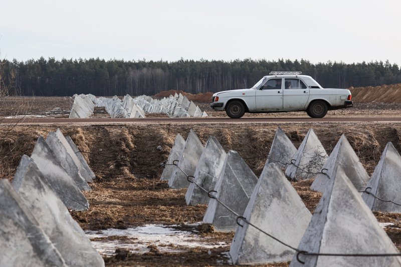 지난 3월 3일 러시아 서부 브랸스크주의 우크라이나 국경 인근에 설치된 대전차 장애물.타스연합뉴스
