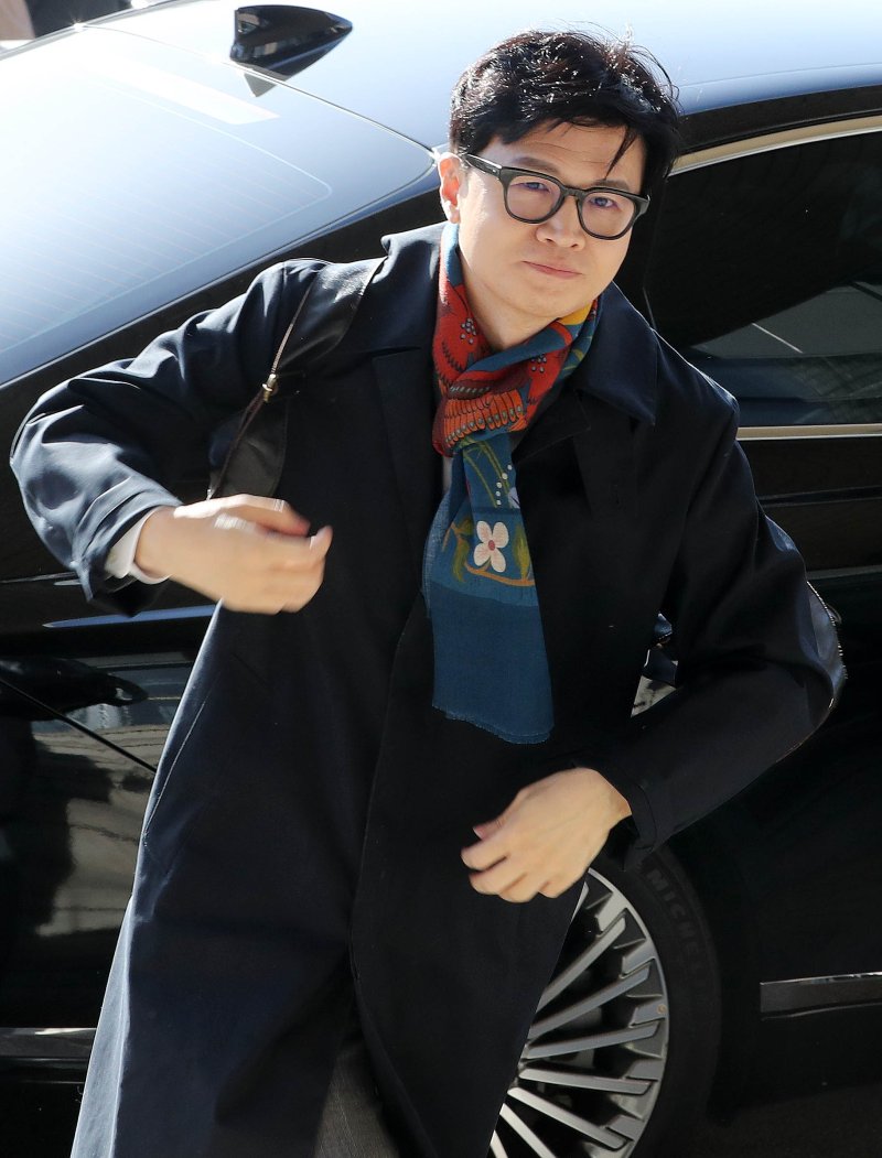 한동훈 법무부 장관이 2일 오전 경기도 과천 법무부 청사로 출근을 하고 있다. 이날 법무부는 임은정 대구지검 중요경제범죄조사단 부장검사에 대해 적격심사를 갖는다. 2023.3.2/뉴스1 ⓒ News1 박세연 기자