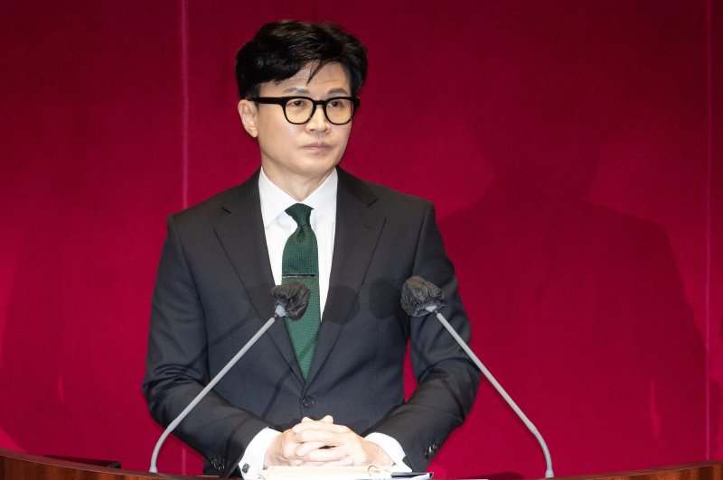 한동훈 법무부 장관이 27일 서울 여의도 국회에서 열린 제403회 국회(임시회) 제8차 본회의에서 국회의원 이재명에 대한 체포동의요청 이유를 설명하고 있다. 2023.2.27/뉴스1 ⓒ News1 유승관 기자