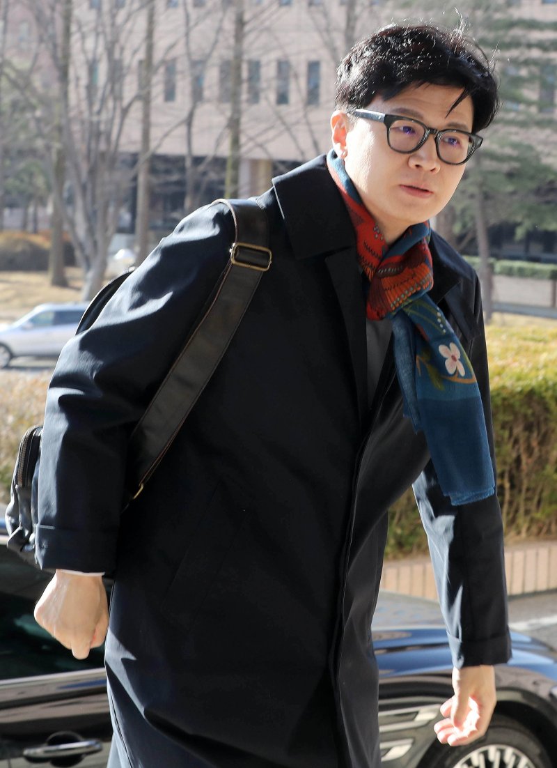 한동훈 법무부 장관이 2일 오전 경기도 과천 법무부 청사로 출근을 하고 있다. 이날 법무부는 임은정 대구지검 중요경제범죄조사단 부장검사에 대해 적격심사를 갖는다. 2023.3.2/뉴스1 ⓒ News1 박세연 기자