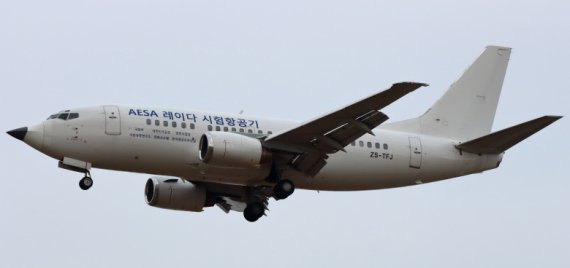 우리가 독자개발한 한국형 AESA 레이더는 KF-21에 탑재하기 전 지난해 11월부터 지난달까지 B-737 항공기를 개조한 시험 항공기에 탑재해 요구성능에 대한 개발시험평가를 진행했다. 방위사업청·한화시스템 제공