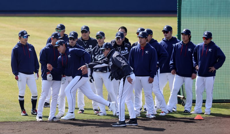 2023 월드베이스볼클래식(WBC)에 출전하는 야구 국가대표팀 야수들이 5일 오후 일본 오사카마이시마 버팔로스 스타디움에서 주루 훈련을 하고 있다. 대표팀은 6일 일본 오사카 교세라돔에서 일본 프로야구 오릭스 버펄로스, 7일 같은 장소에서 한신 타이거스와 공식 연습경기를 치른 후 9일 일본 도쿄돔에서 호주와 본선 1라운드 첫 경기를 치른다. 2023.3.5/뉴스1 ⓒ News1 김진환 기자