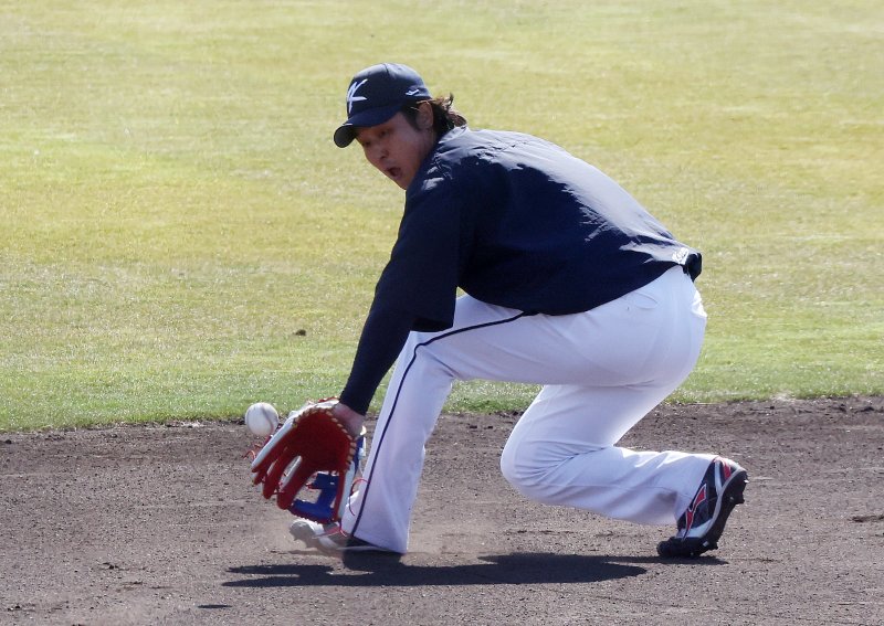 2023 월드베이스볼클래식(WBC)에 출전하는 야구 국가대표팀 3루수 최정이 5일 오후 일본 오사카마이시마 버팔로스 스타디움에서 수비 훈련를 하고 있다. 대표팀은 6일 일본 오사카 교세라돔에서 일본 프로야구 오릭스 버펄로스, 7일 같은 장소에서 한신 타이거스와 공식 연습경기를 치른 후 9일 일본 도쿄돔에서 호주와 본선 1라운드 첫 경기를 치른다. 2023.3.5/뉴스1 ⓒ News1 김진환 기자