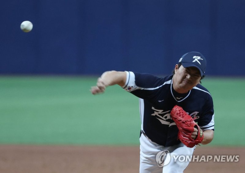 공 던지는 고우석 공 던지는 고우석 (서울=연합뉴스) 이지은 기자 = 3일 오후 서울 구로구 고척스카이돔에서 열린 월드베이스볼클래식(WBC) 2023 대한민국과 SSG 랜더스 퓨처스팀과의 연습경기. 8회말 WBC대표팀의 고우석이 공을 던지고 있다. 2023.3.3 jieunlee@yna.co.kr (끝)