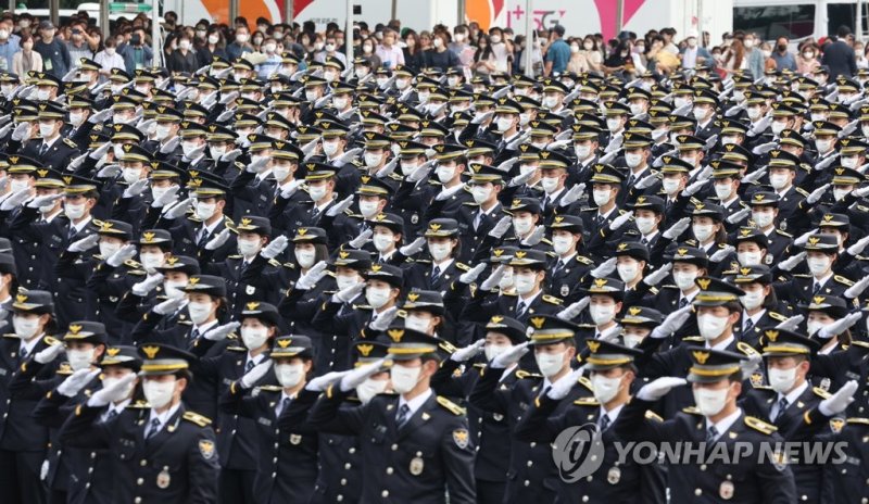 충북 충주시 중앙경찰학교에서 열린 310기 졸업식. / 사진=연합뉴스