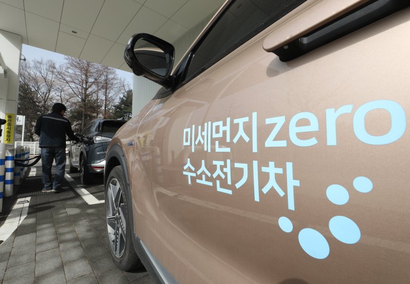 수소 승용차 '넥소' 반값에 탄다..서울시가 보조금 3250만원 지급
