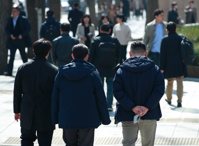 "돈만 제대로 주면" vs "장기노동 합법화"…주69시간 개편 찬반 팽팽