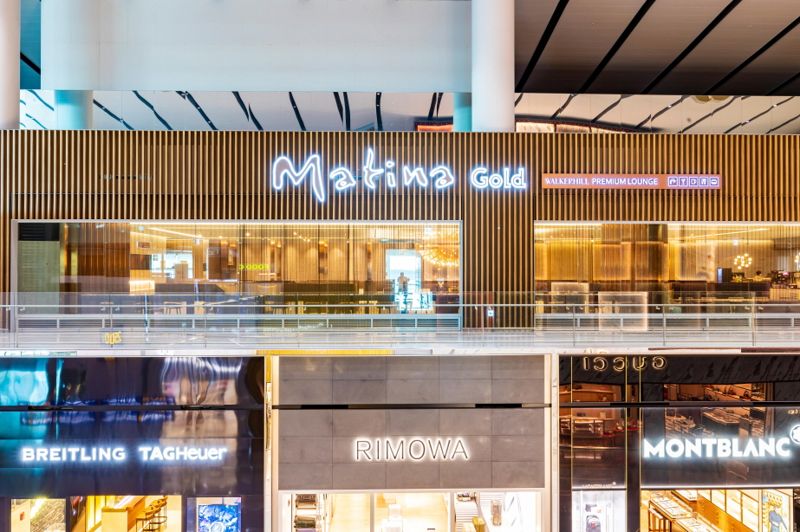 워커힐 호텔앤리조트가 2년만에 인천국제공항 제2여객터미널에 위치한 프리미엄 라운지 ‘마티나 골드(Matina GOLD)’를 재오픈한다고 8일 밝혔다. 워커힐 제공