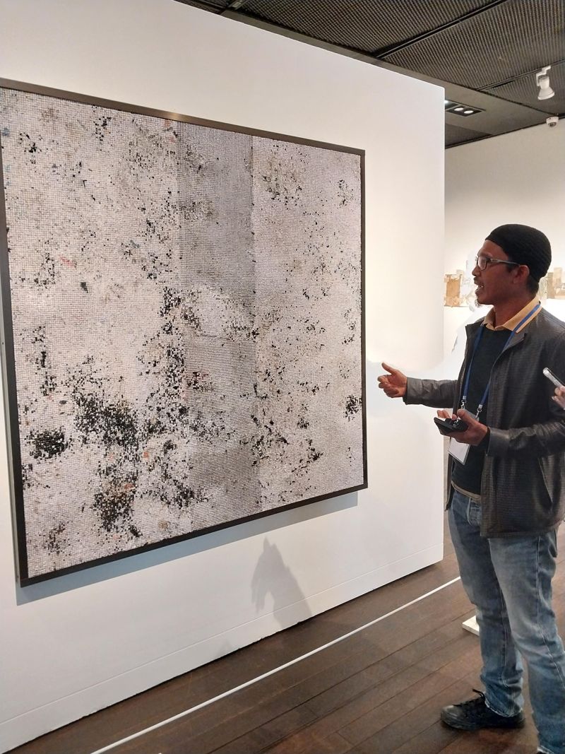 하미디 하디와 그의 작품 / 사진=이환주 기자