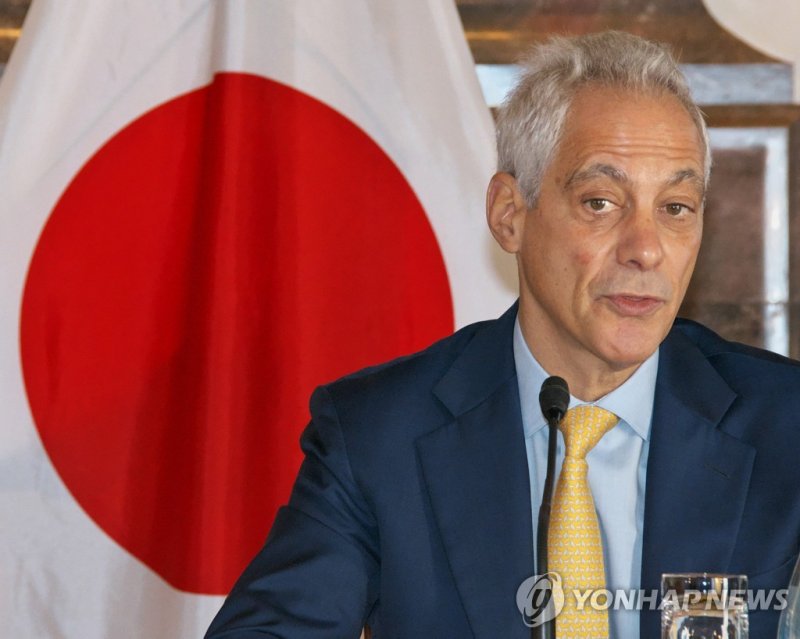 기자회견하는 람 이매뉴얼 주일본 미국대사 U.S. Ambassador to Japan Rahm Emanuel speaks during a press conference at U.S. Ambassador's Residence in Tokyo, Japan on Tuesday, February 21, 2023. Photo by Keizo Mori/UPI
