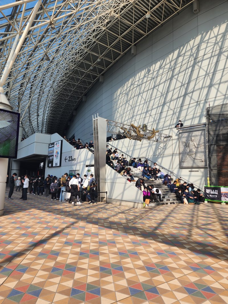 [도쿄=뉴시스] 김희준 기자 = 일본 야구 팬이 잔뜩 몰려든 9일 일본 도쿄돔. 2023.03.09 jinxijun@newsis.com