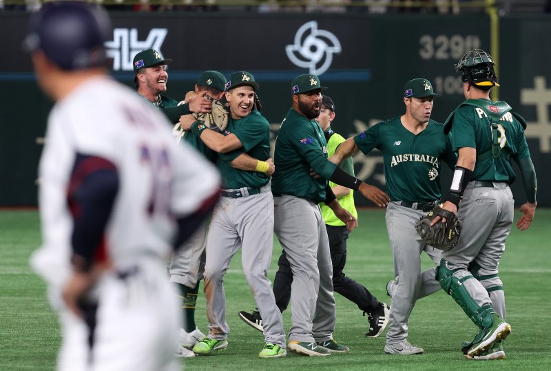 9일 오후 일본 도쿄돔에서 열린 2023 월드베이스볼클래식(WBC) B조 1라운드 대한민국과 호주의 경기에서 8대7로 승리한 호주 선수들이 환호하고 있다. 2023.3.9/뉴스1 ⓒ News1 김진환 기자